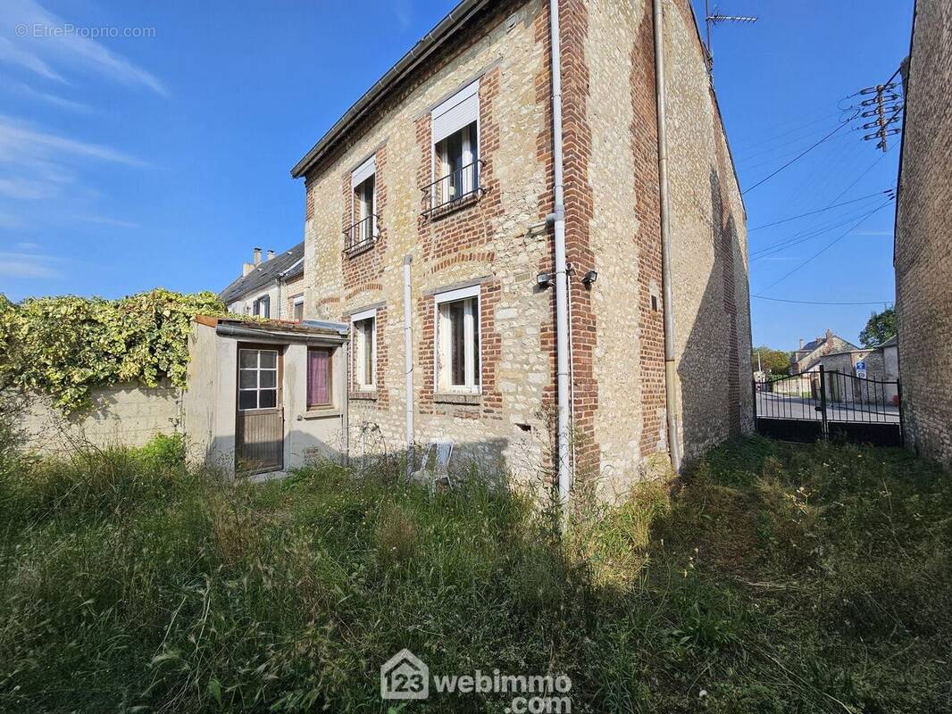 Retournons à l'extérieur - Maison à SISSONNE
