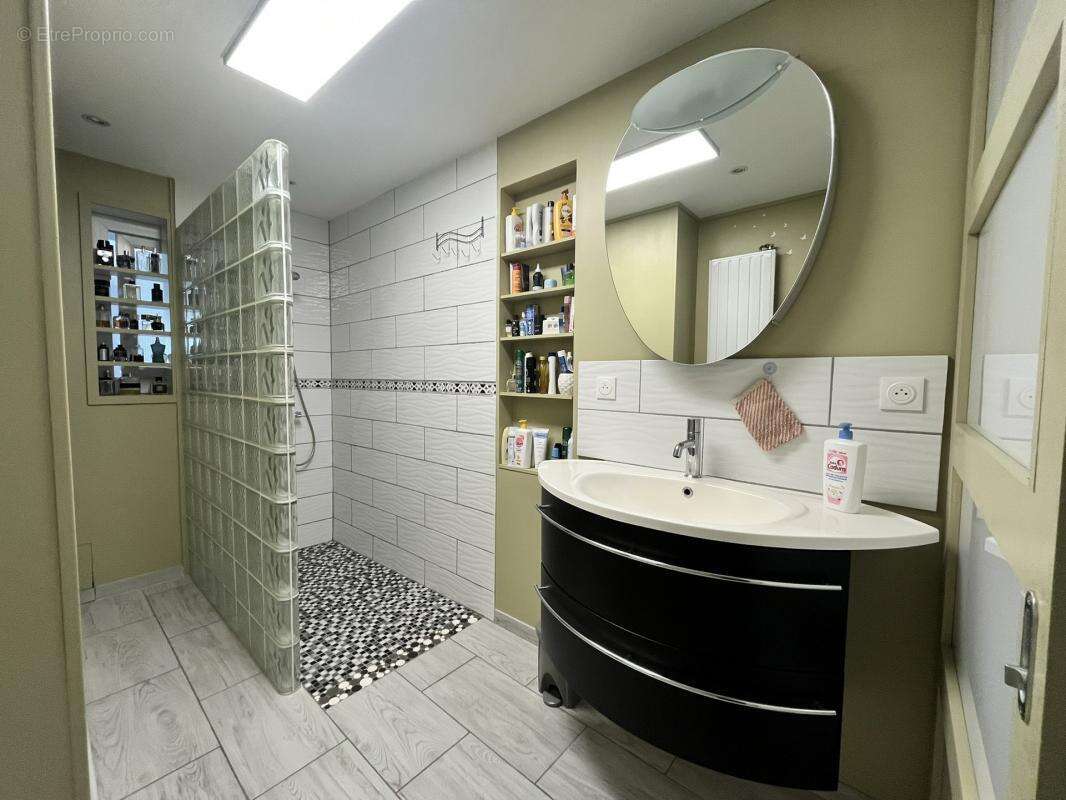 Maison 4 chambres  + annexe 82m2, garage, hangar et dépendances - photo 11
