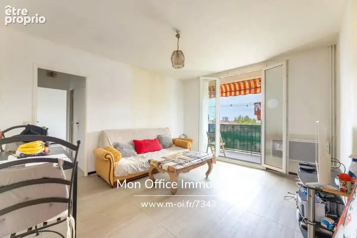 Référence : 7343-RVF. - Appartement T2 - Terrasse et Parking - photo 2