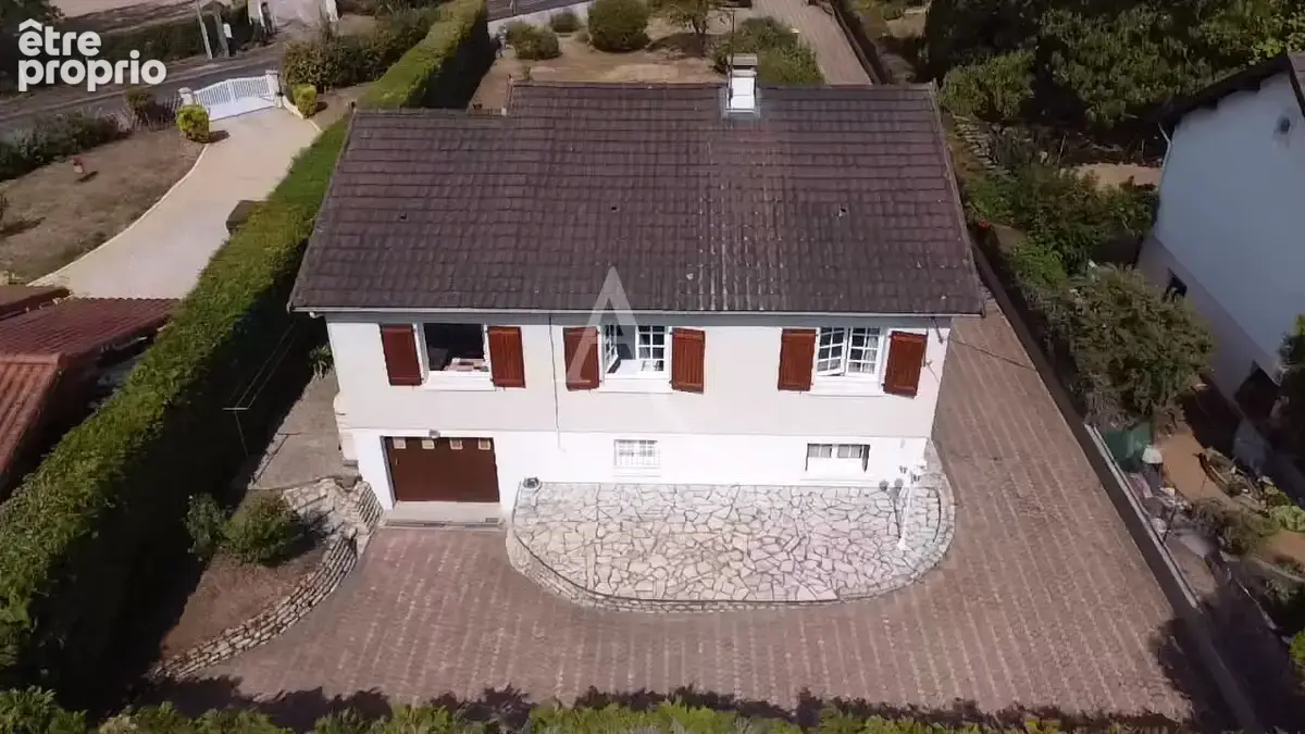 Maison parfaitement entretenue, première main, beau terrain de 1062 m² - photo 2