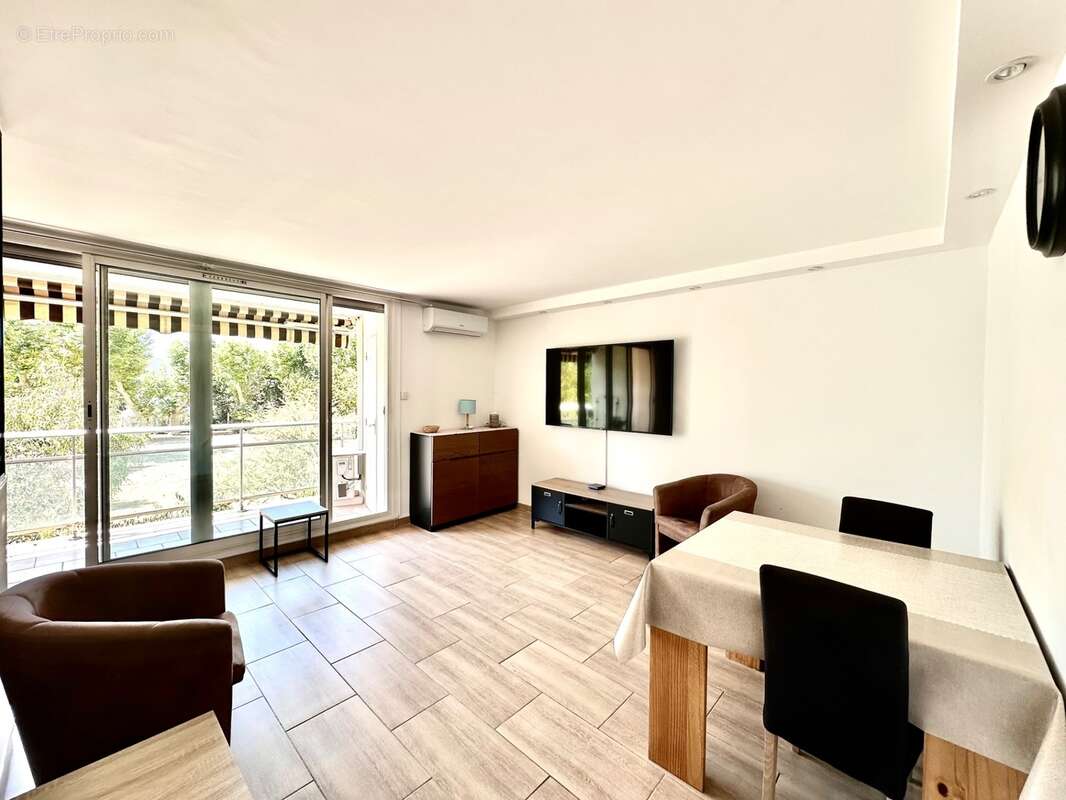 Marseille 13ᵉ, Saint Mitre, T4 de 80m2 entièrement refait à neuf avec terrasse, balcon et vue sur Parc Arboré - photo 5
