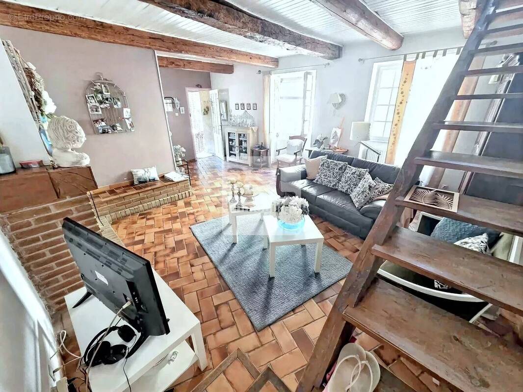 Maison à LA ROQUE-SUR-CEZE