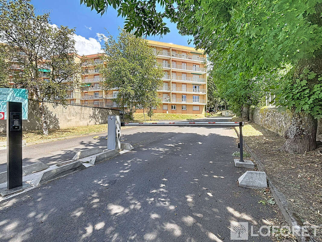 F3 lumineux avec garage à 2 min à pied du centre-ville du Puy-en-Velay - photo 11