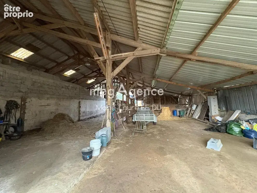 2 Maisons de caractere avec hangars sur terrain 18500m² environ - photo 11