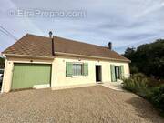 Maison à MONTREUIL-LE-HENRI