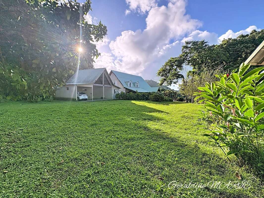 Villa 242 m² avec piscine, T2 loué et terrain de 4 000 m² - photo 2