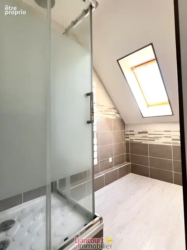 maison récente avec 6 chambres secteur saint just en chausée - photo 8