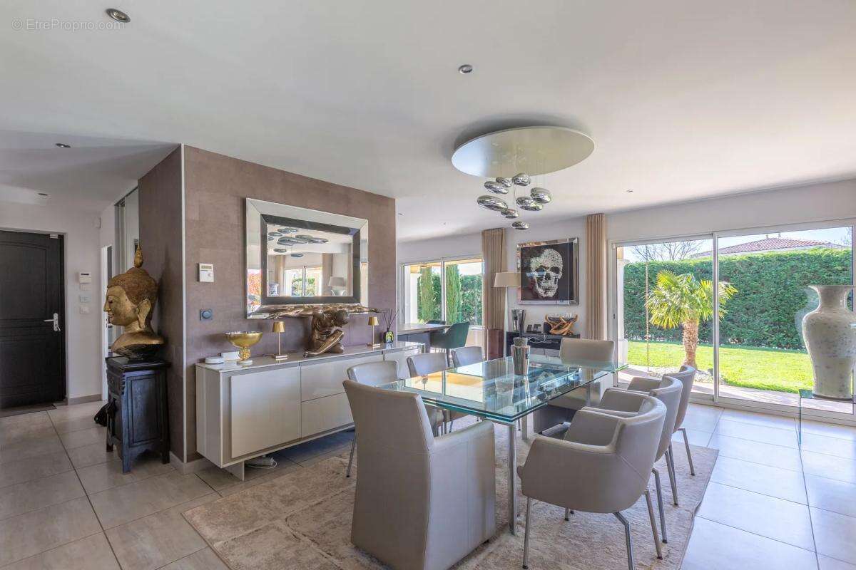 Maison à SAINT-BONNET-DE-MURE