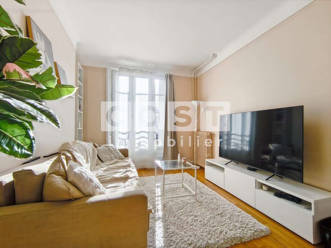 Appartement à COURBEVOIE