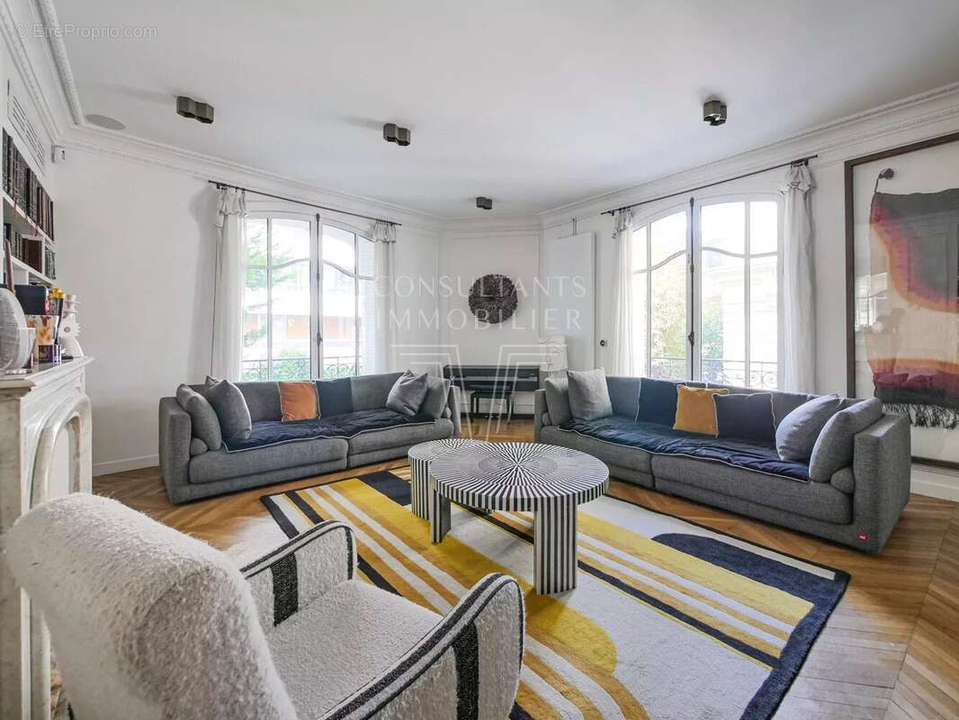 Appartement à PARIS-16E