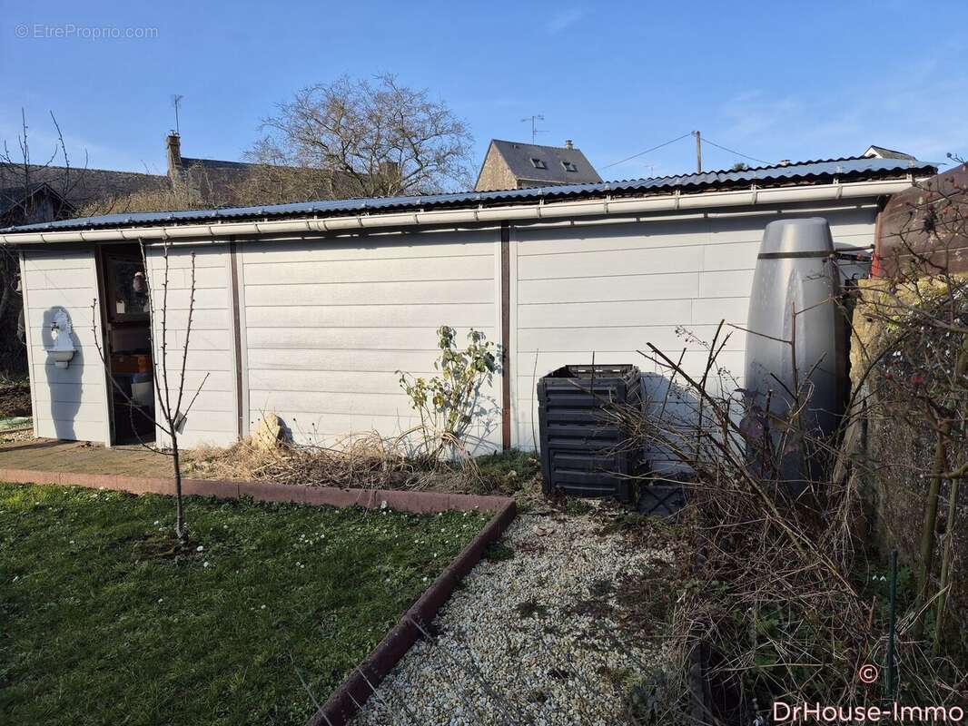 Maison à AMBRIERES-LES-VALLEES