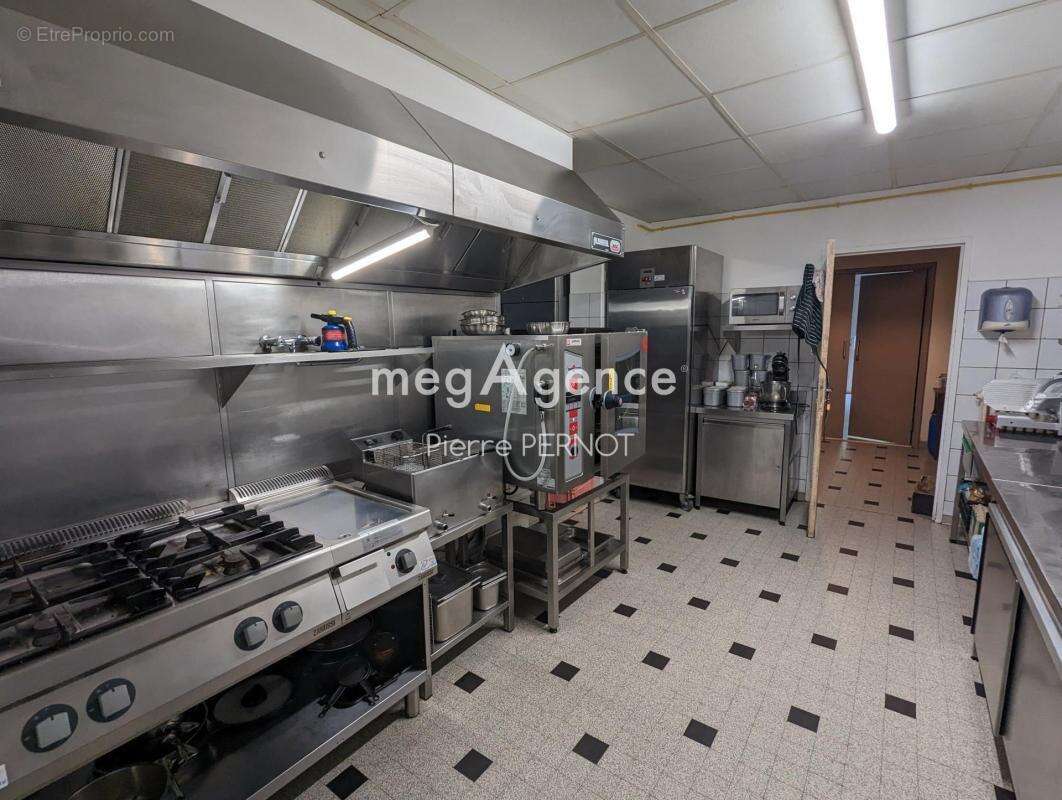 Immeuble avec Café Restaurant et chambres d'hôtes en Vallée du Tarn - photo 8