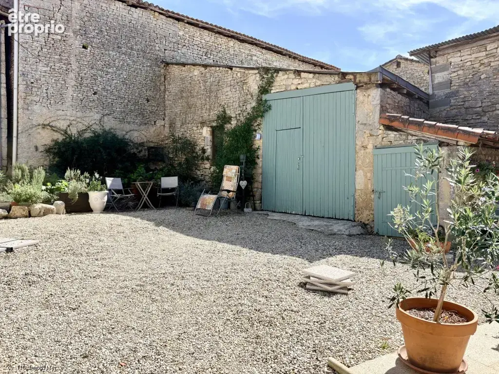 Maison de Village en Pierre Renovée avec 3 Chambres - photo 30