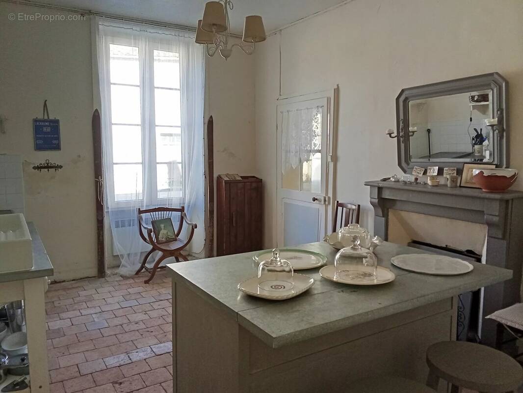 Maison à LUSSAC-LES-EGLISES