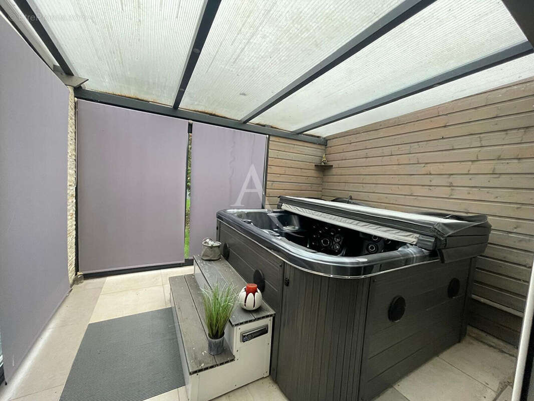 Maison à CHEVRY-COSSIGNY