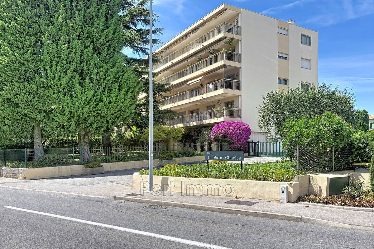 Appartement à SAINT-LAURENT-DU-VAR