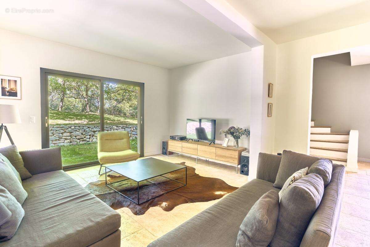 Maison à LE PUY-SAINTE-REPARADE