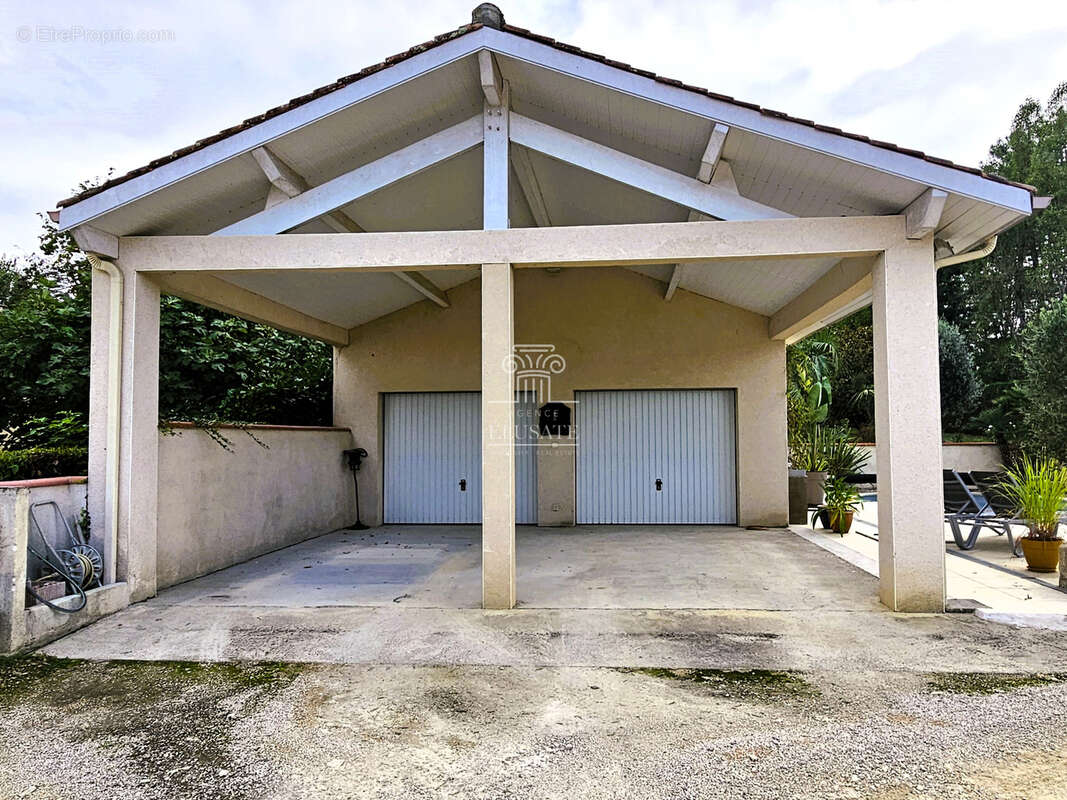 Maison à VIC-FEZENSAC