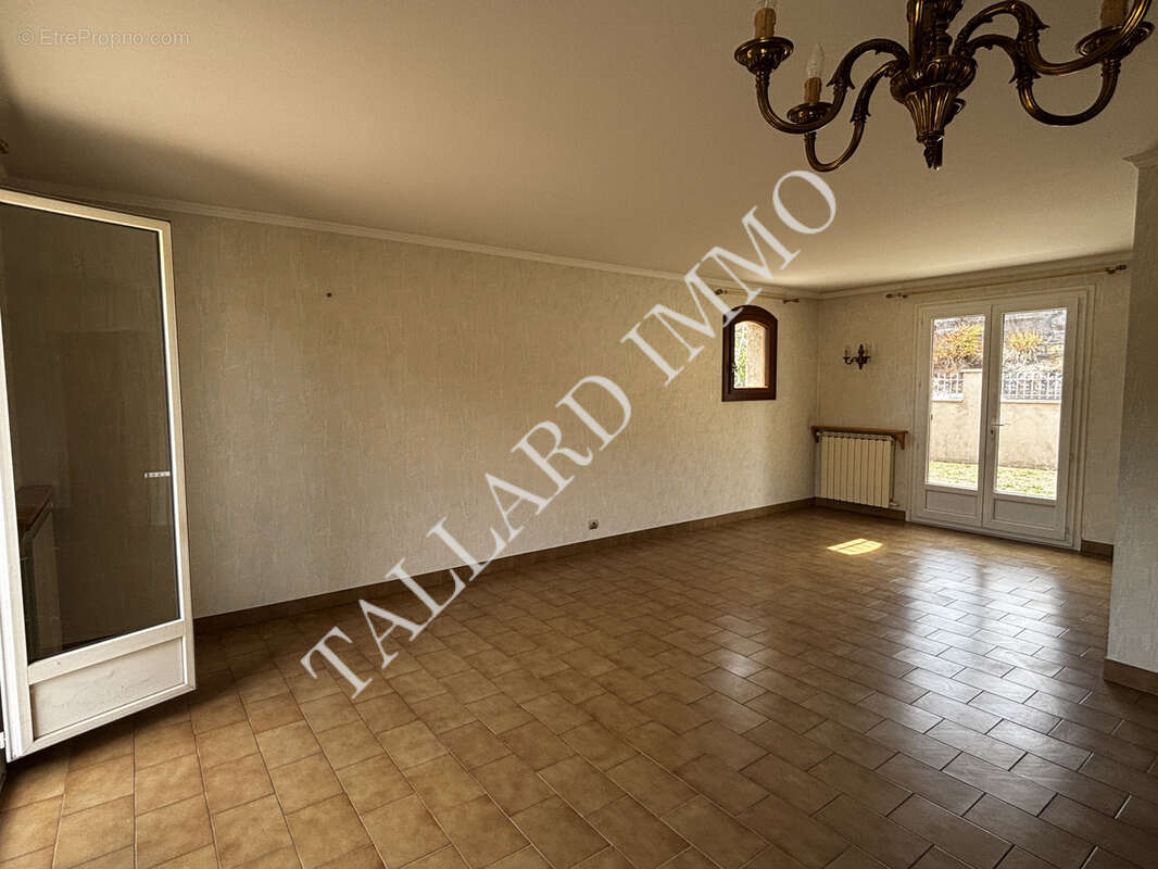 Tallard centre, villa de plain pied sur sous sol complet, terrain 933 m2 - photo 11
