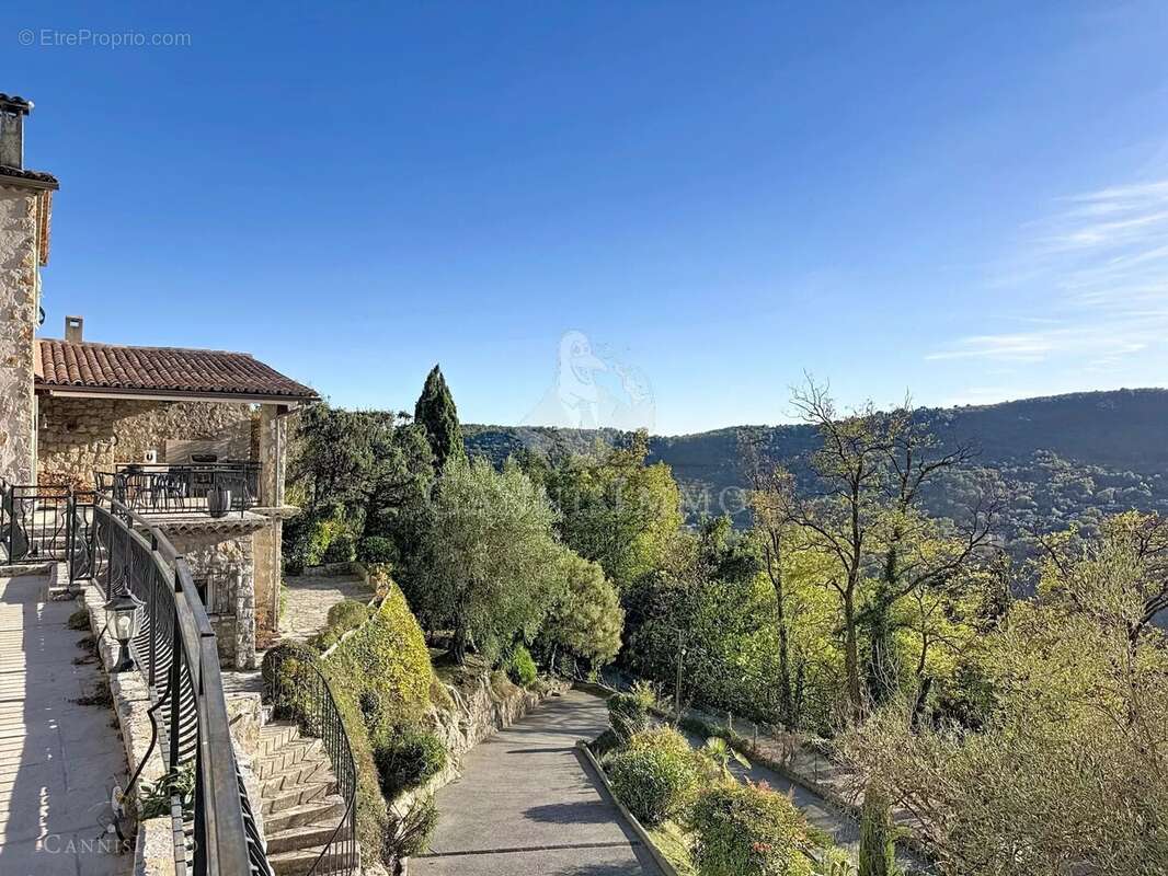 Maison à TOURRETTES-SUR-LOUP