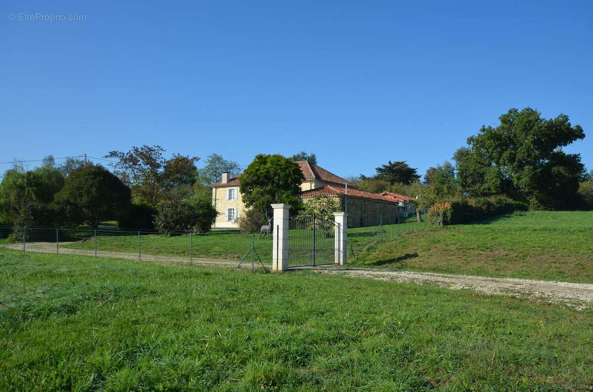 001 - Maison à VIC-FEZENSAC