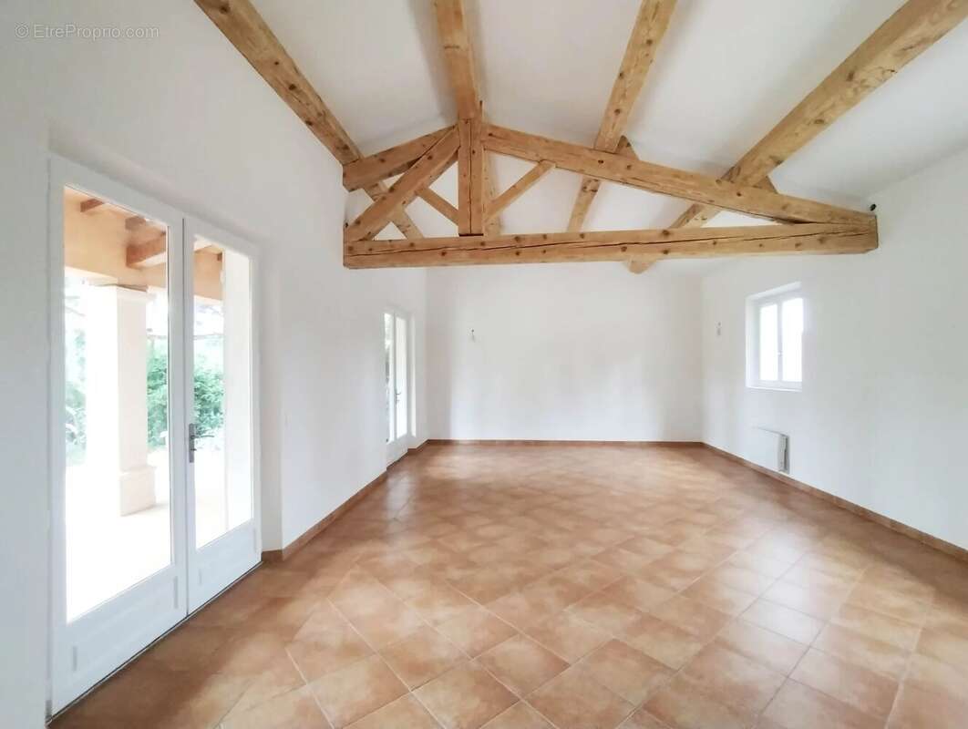 Maison à ROQUEBRUNE-SUR-ARGENS