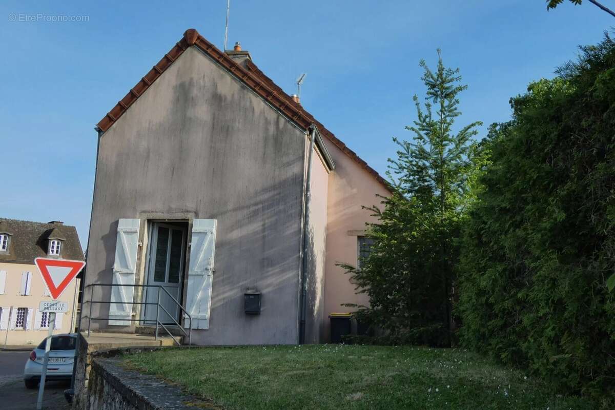 Maison à MONTCENIS