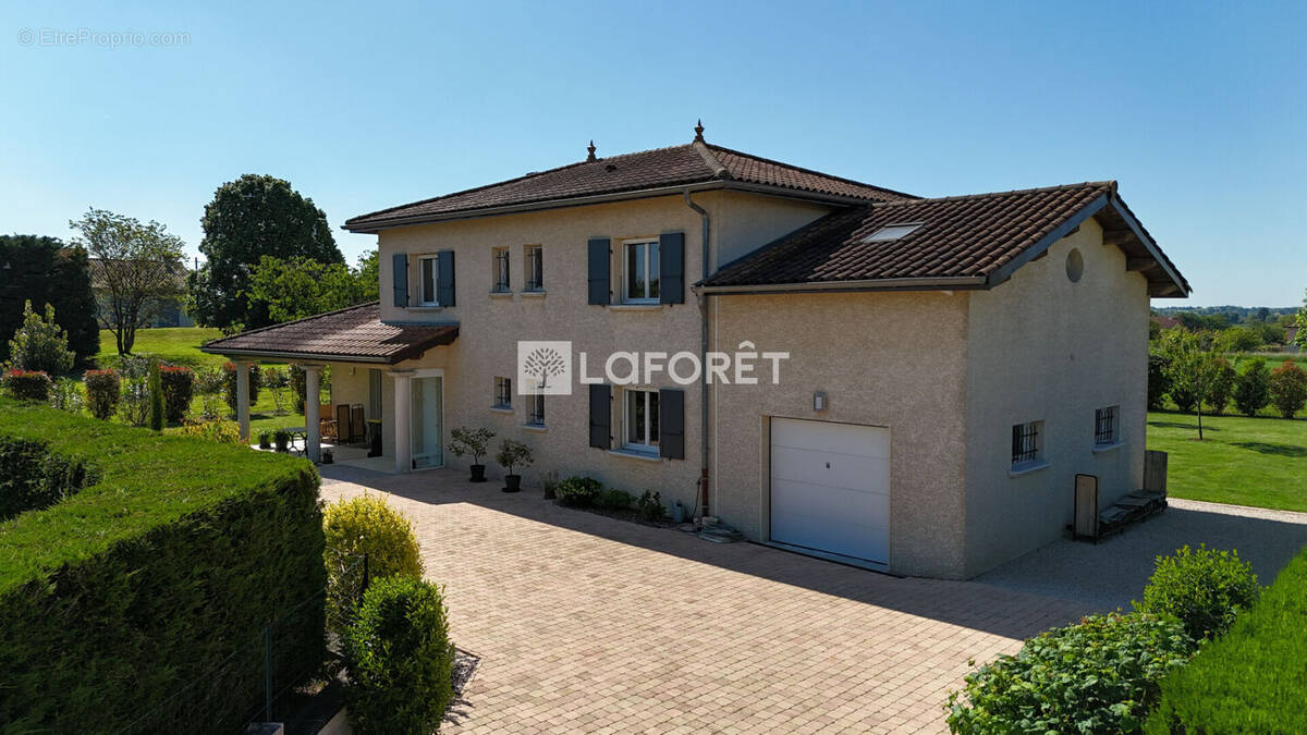 Maison à DOMPIERRE-SUR-CHALARONNE
