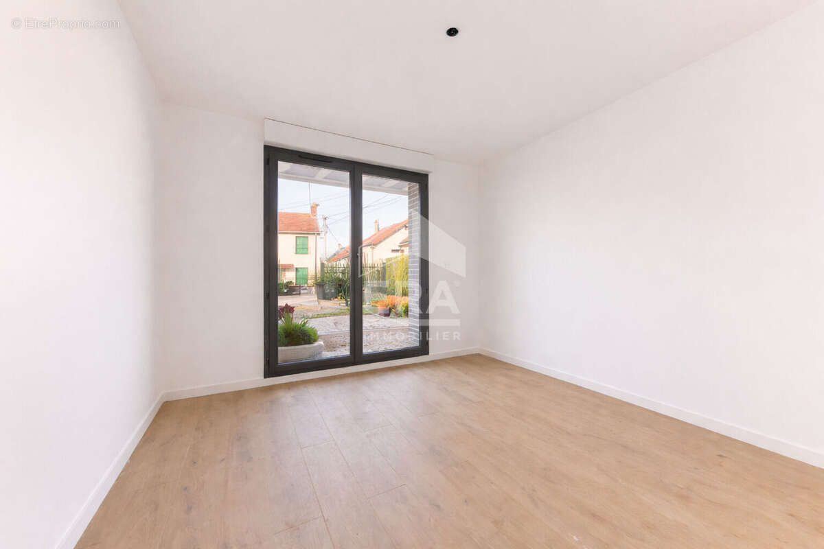 Appartement à PONTAULT-COMBAULT