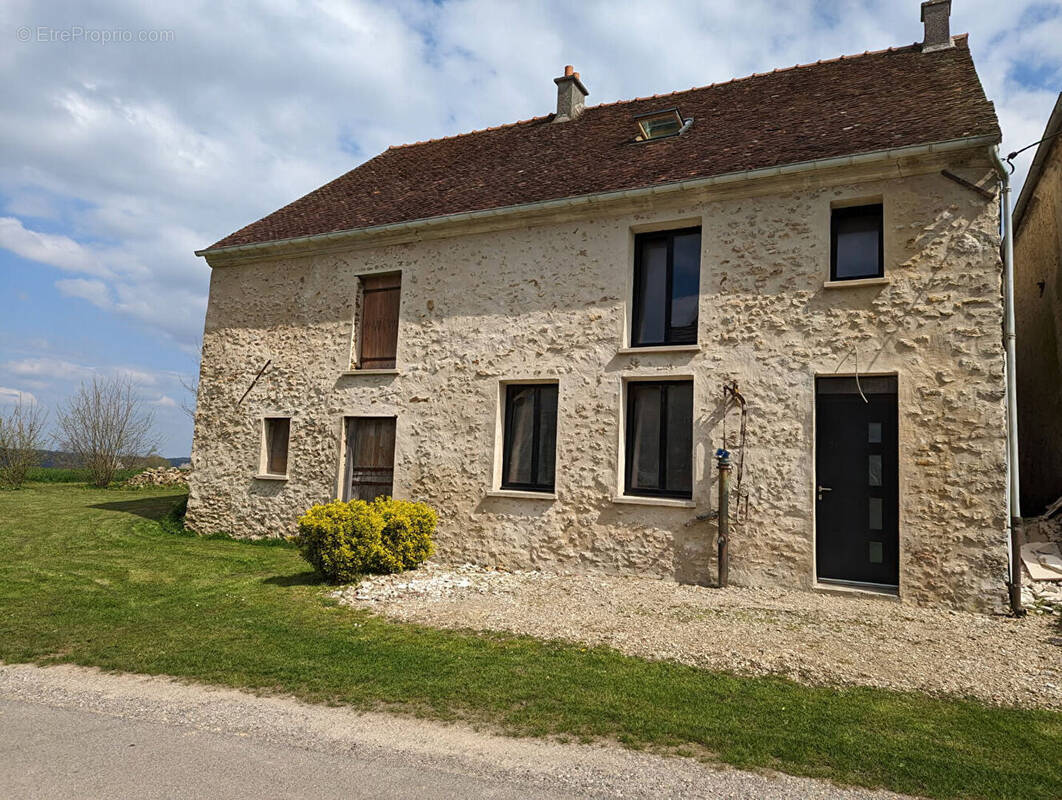 Maison à SAINT-CYR-SUR-MORIN