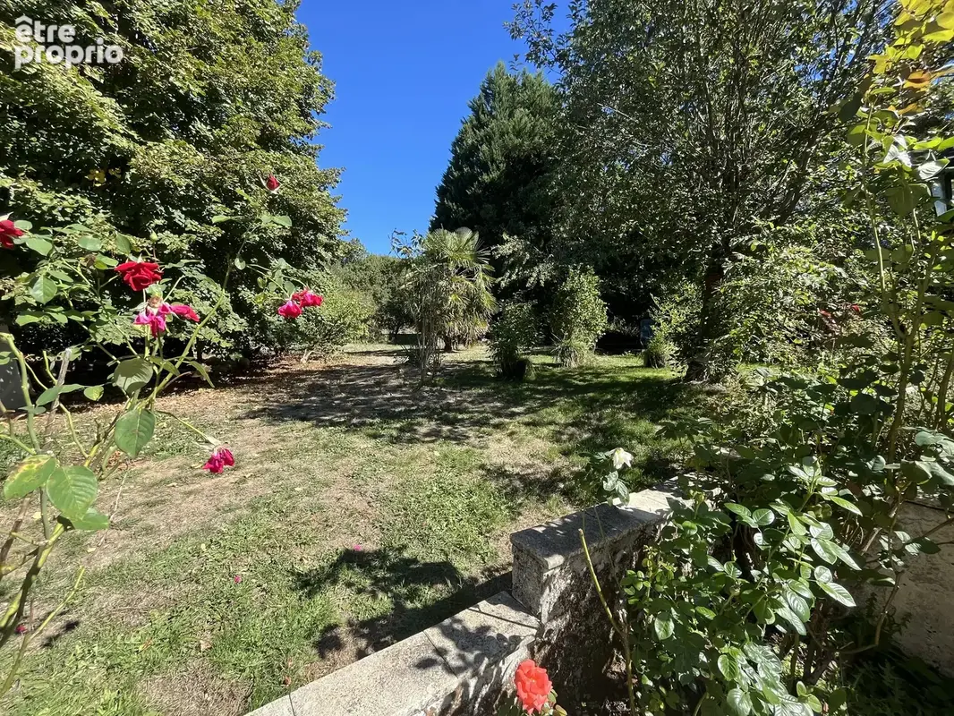 Ensemble immobilier à ETAGNAC - photo 11