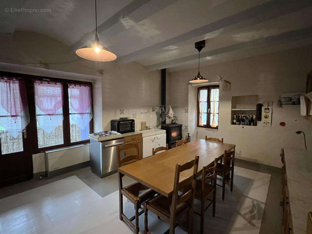 Maison + local + jardinet - photo 3