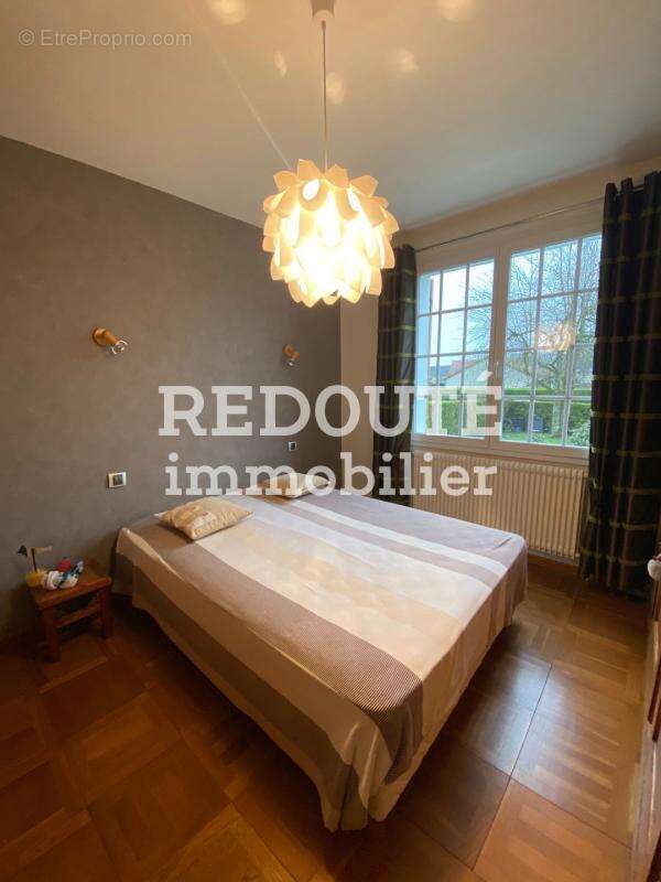 Maison à LE CHATELET-SUR-RETOURNE