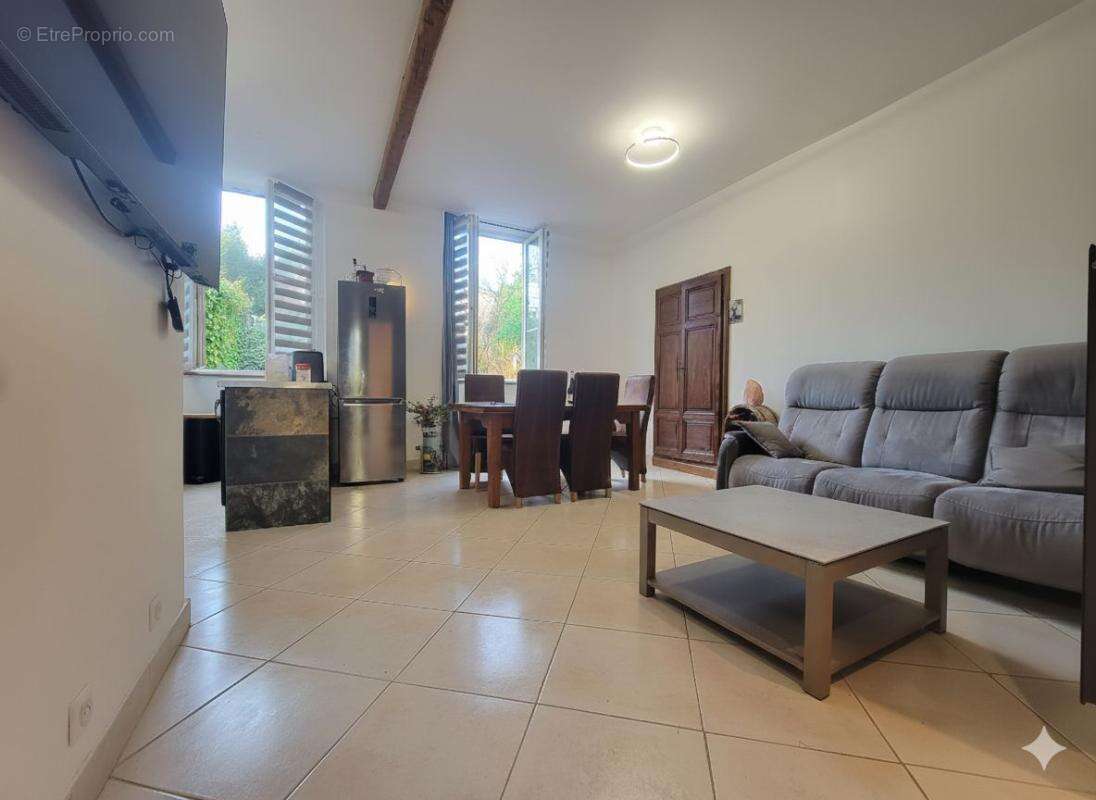 Appartement à L'ARBRESLE