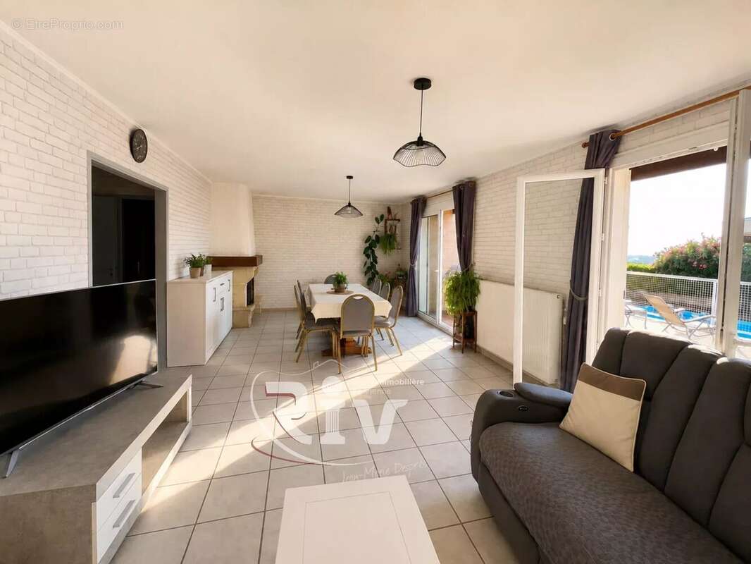Maison de 145 m² avec piscine, grand terrain - photo 4