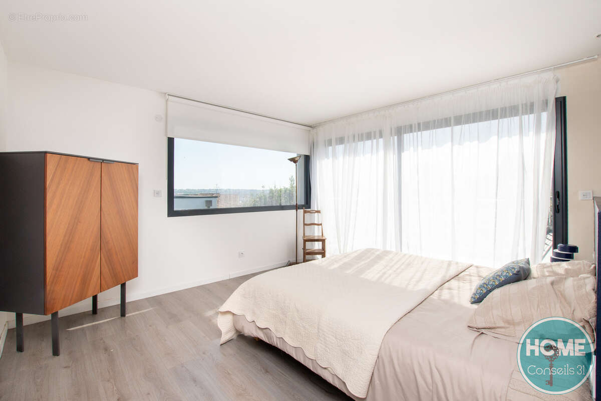 À Toulouse (31), immobilier de prestige : VILLA AVEC VUE SPLENDIDE SUR TOULOUSE - photo 17