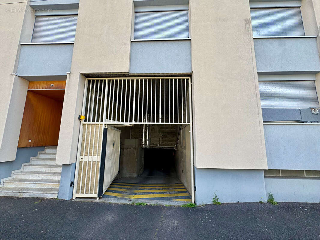 Parking à CLERMONT-FERRAND