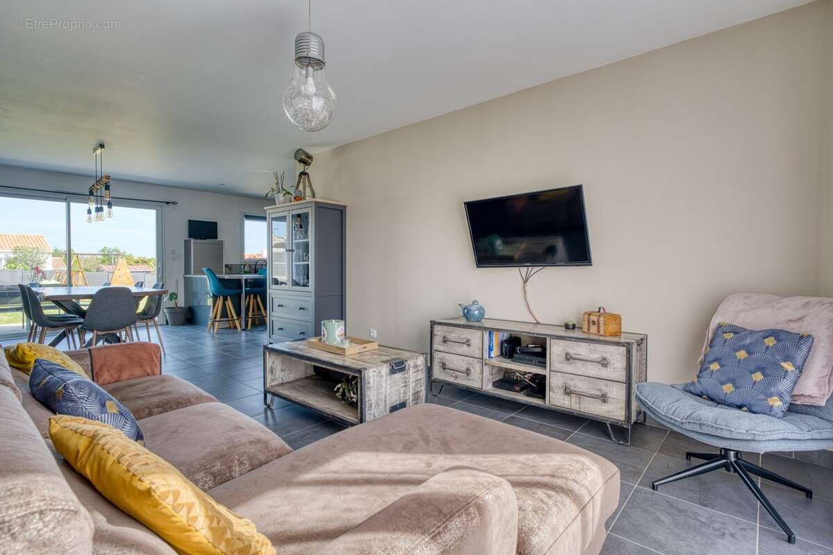 Maison à LE GIROUARD