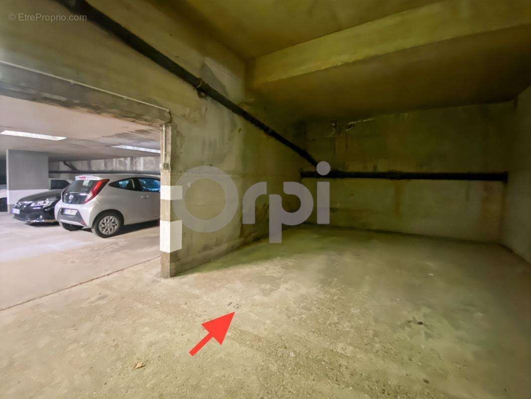 Parking à PARIS-20E