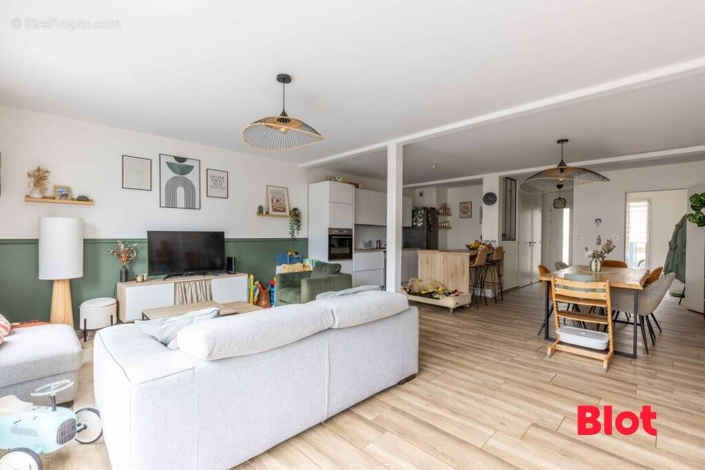 Maison 130 m² à Montreuil-Le-Gast  - photo 4