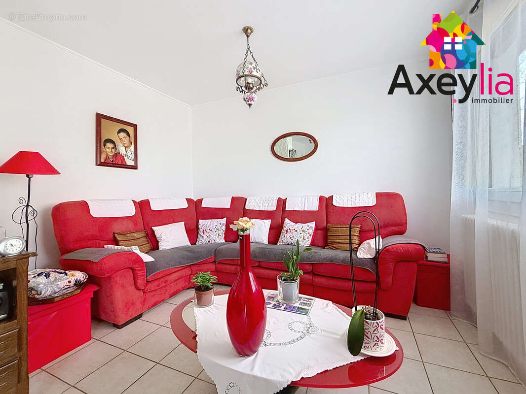 Maison à COMMELLE-VERNAY