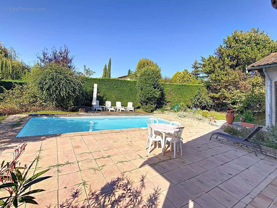 Maison à SAINT-GENIS-LES-OLLIERES