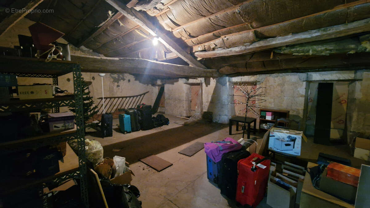 Maison à VILLEBOIS-LAVALETTE