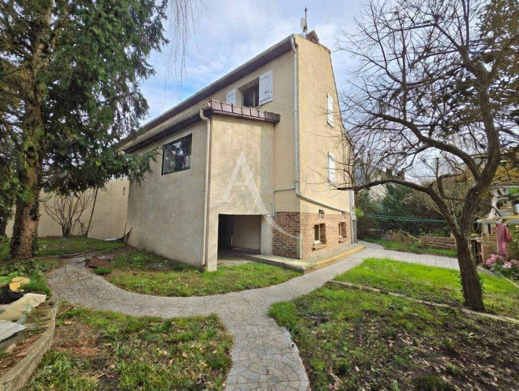 Maison à LIVRY-GARGAN