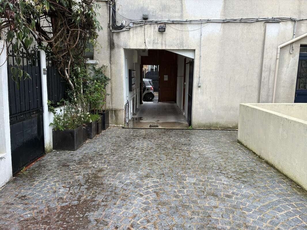 Parking à SAINT-MAUR-DES-FOSSES