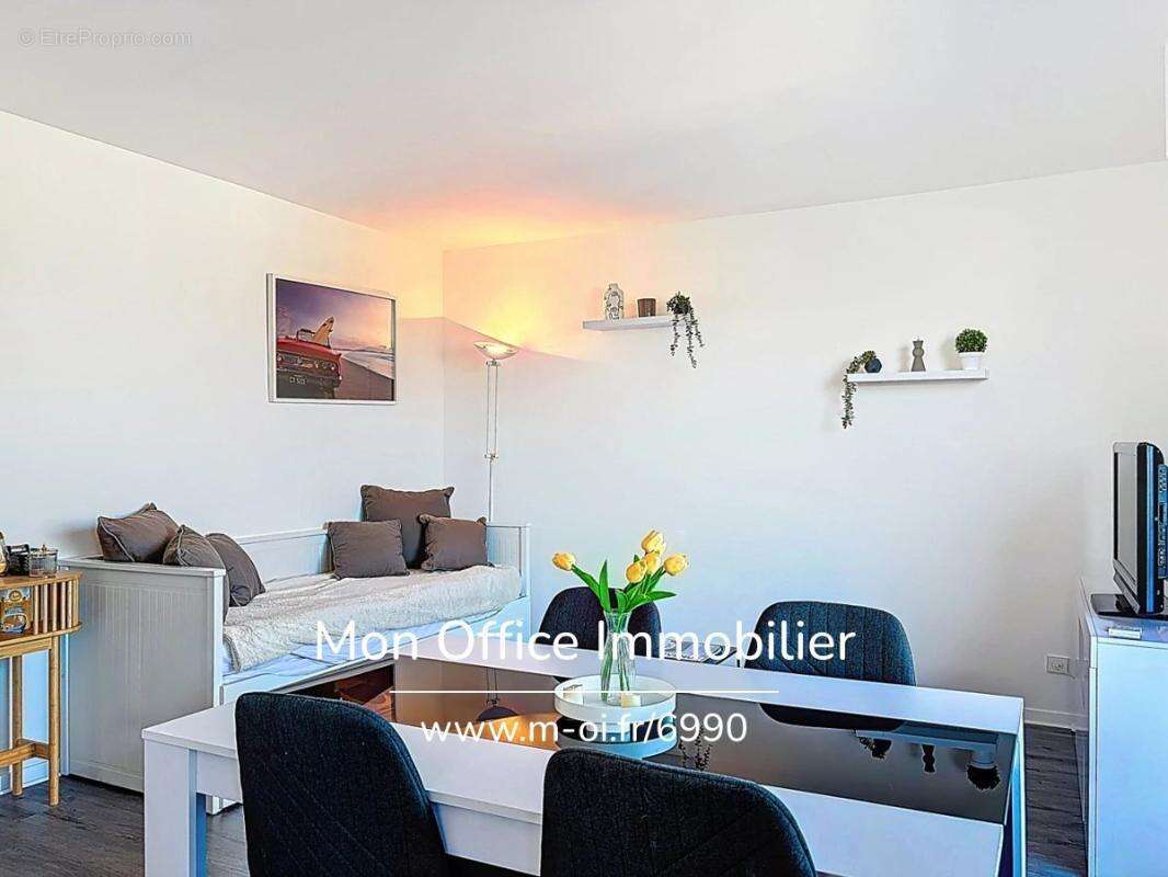 Référence : 6990-les. - studio cabine vue mer rénové à vendre à cavalaire sur mer - photo 8