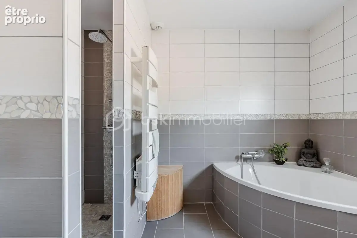 Rare maison plain pied double garage piscine spa et hammam - photo 27