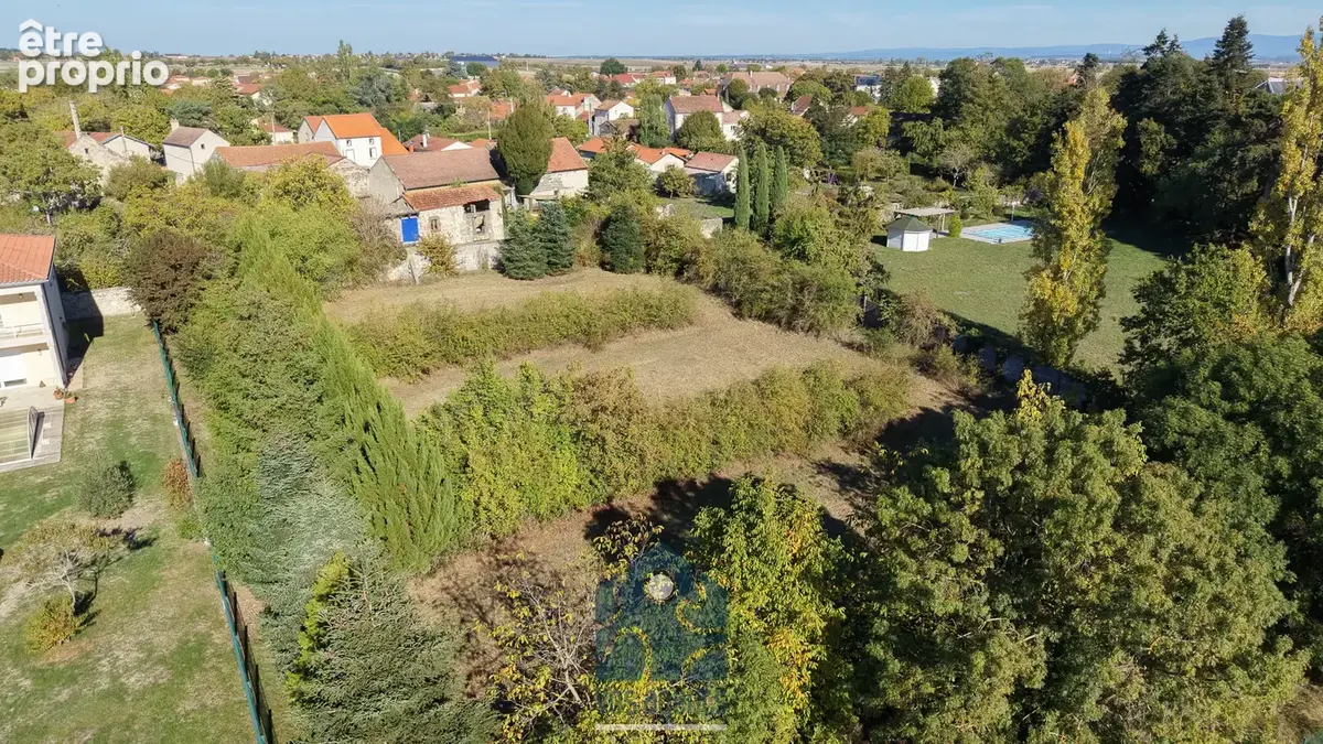 Terrain constructible de 3192m2 - photo 2