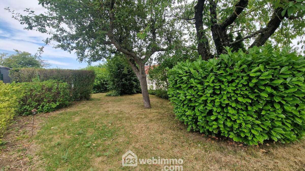 Erigée sur une parelle de 783 m²