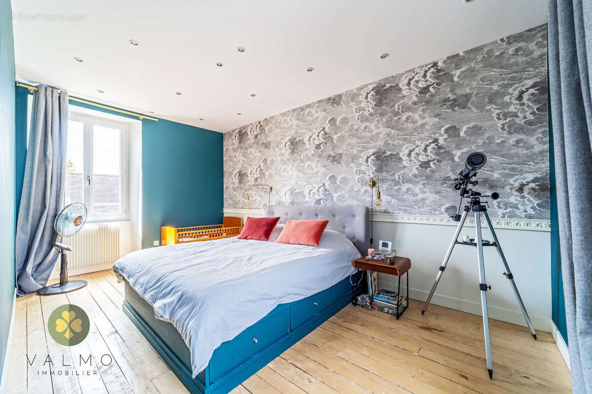 Maison à LA QUEUE-LES-YVELINES